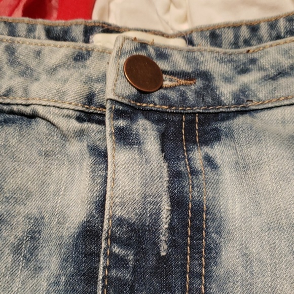 Acid wash dip dyed distressed high waisted shorts - Picture 3 of 4